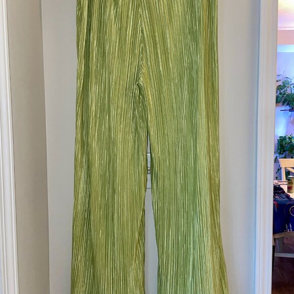 High Waisted Wide Legged Pants - Picture 5 of 7